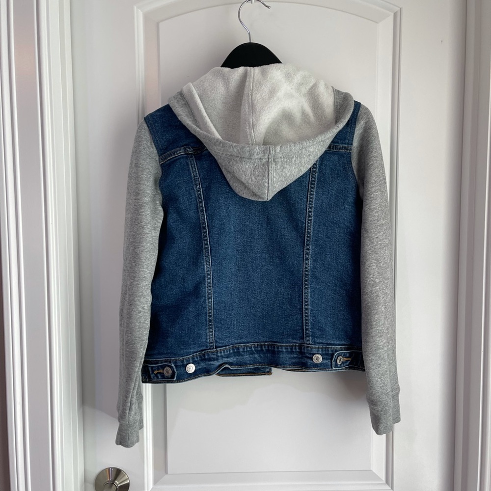 Levi’s Jean Jacket - Picture 5 of 5